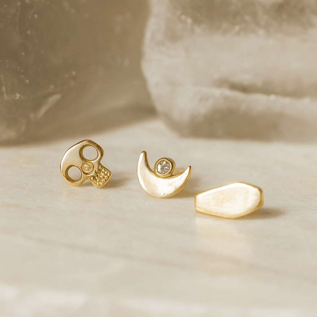 14K Gold Cubic Zirconia Jewelled Crescent Top With Internal Thread Base Labret