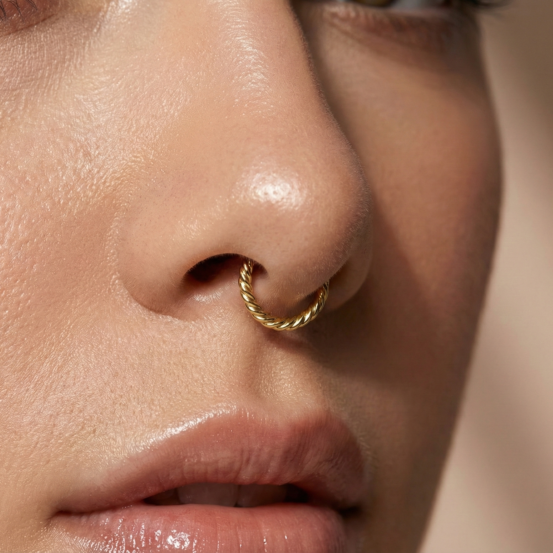 9K Gold Twisted Hinged Segment Clicker Ring