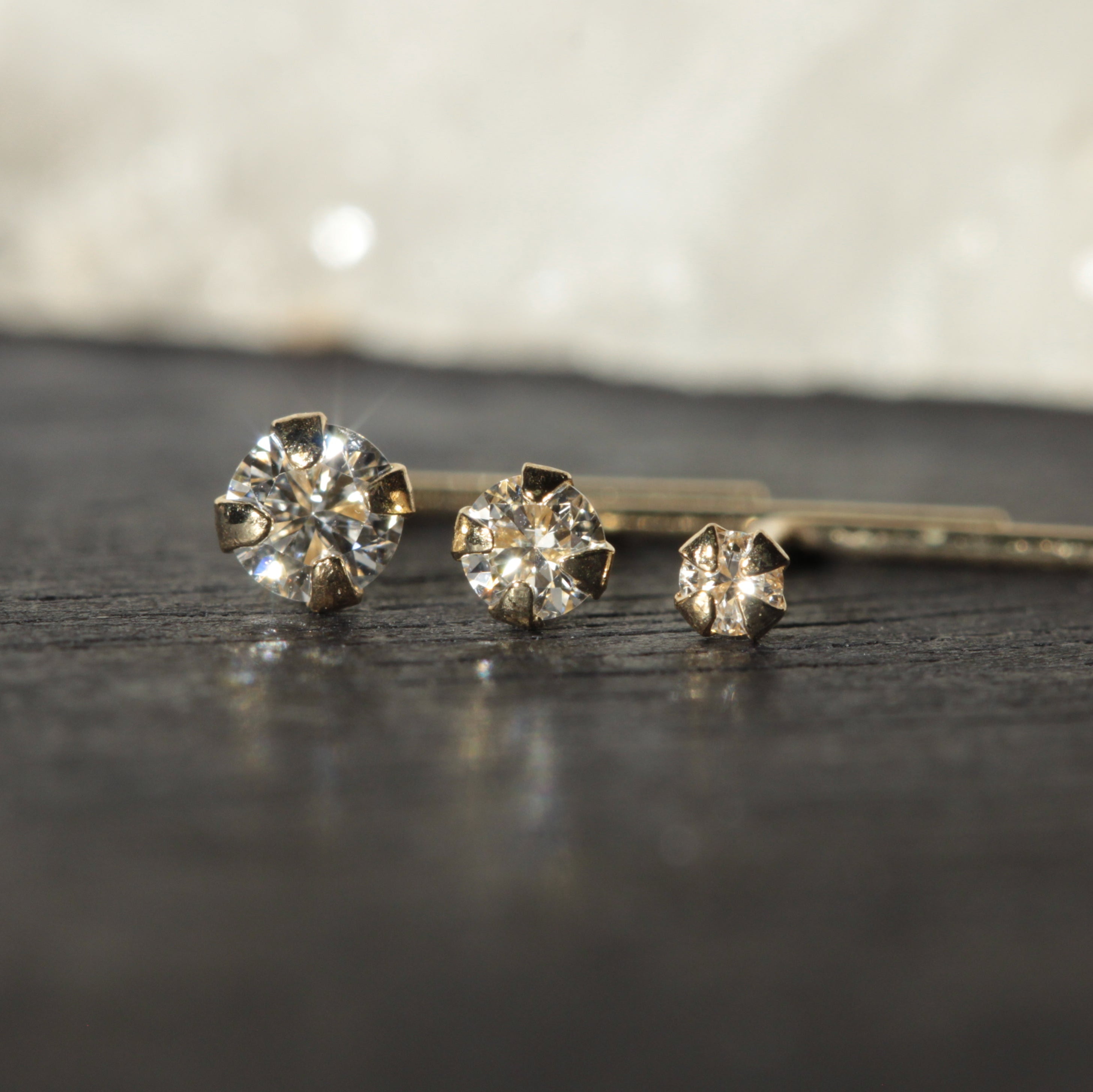 9K Gold Claw Set Round Lab Grown Diamond L-Bend Nose Stud