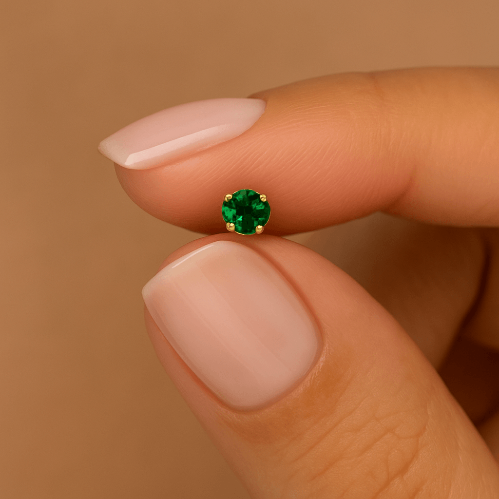 9K Gold Emerald Jewelled L-Bend Nose Stud